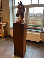 Paardenhoofd uit gietijzer en bijpassende sokkel, Enlèvement, Bronze