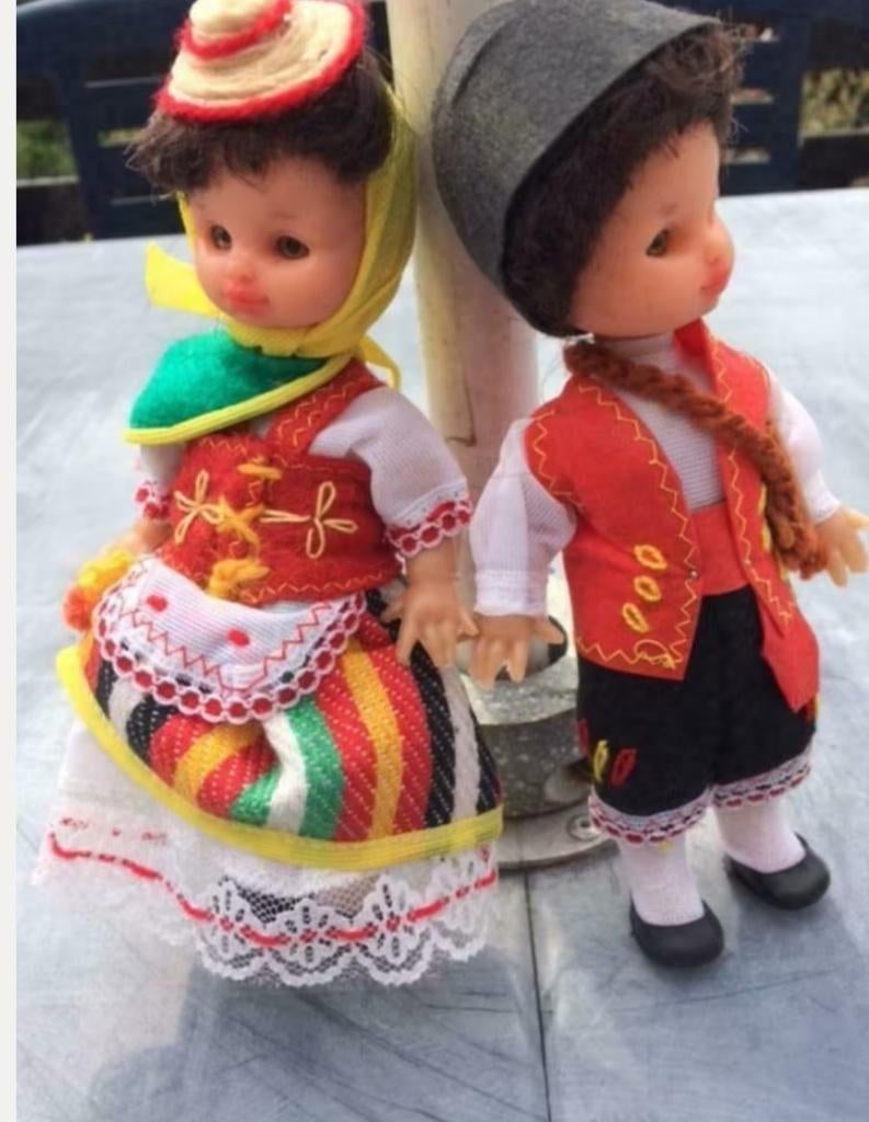 couple folklorique, Enlèvement ou Envoi, Comme neuf