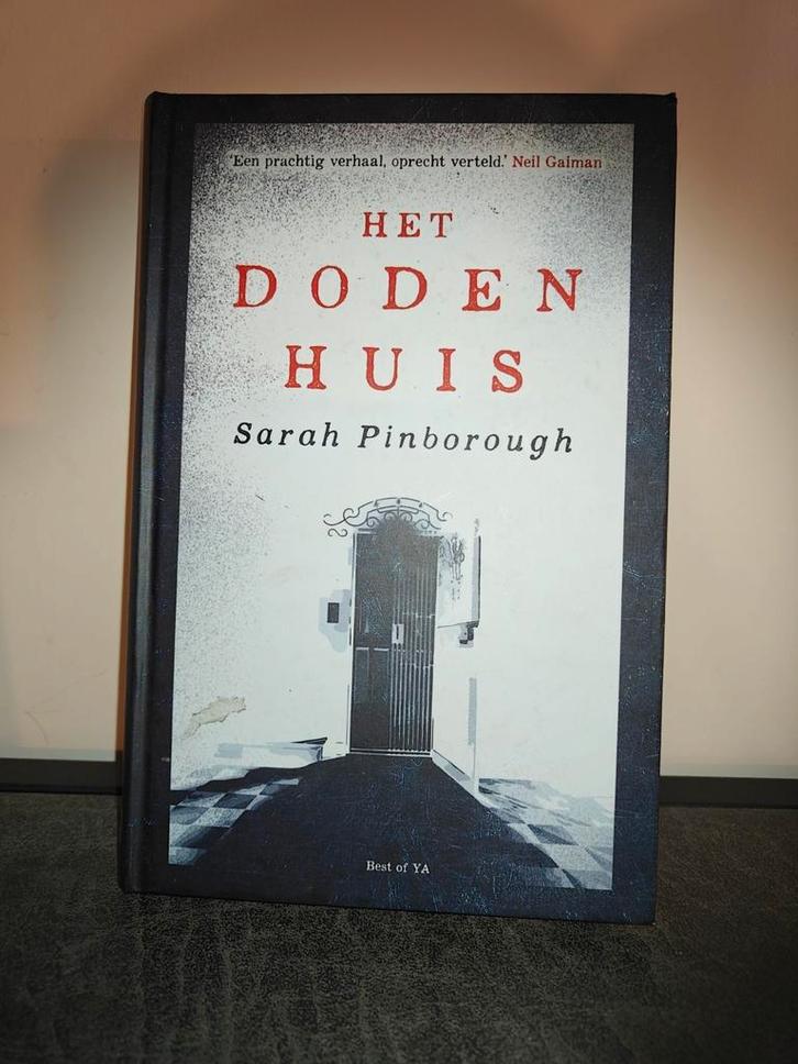 Sarah Pinborough - Het dodenhuis, Boeken, Kinderboeken | Jeugd | 13 jaar en ouder, Zo goed als nieuw, Ophalen of Verzenden