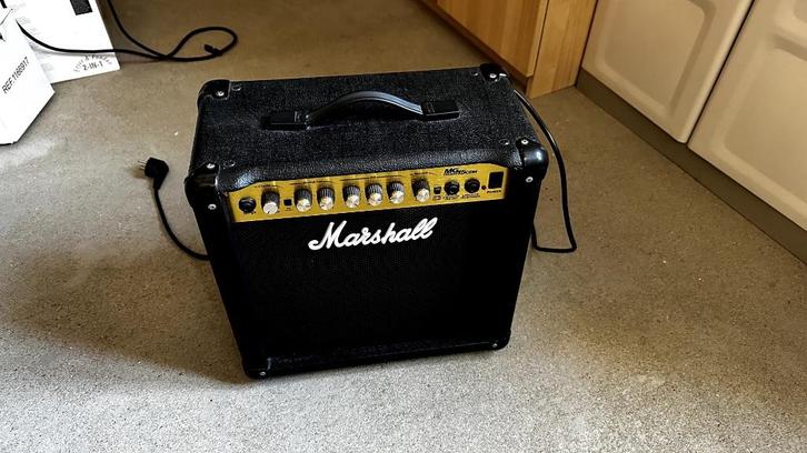 Marshall gitaarversterker MG15CDR, Muziek en Instrumenten, Versterkers | Bas en Gitaar, Zo goed als nieuw, Gitaar, Minder dan 50 watt