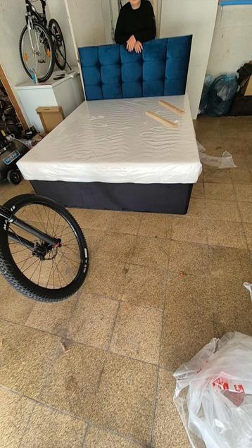 Boxspring bed. beschikbaar voor biedingen