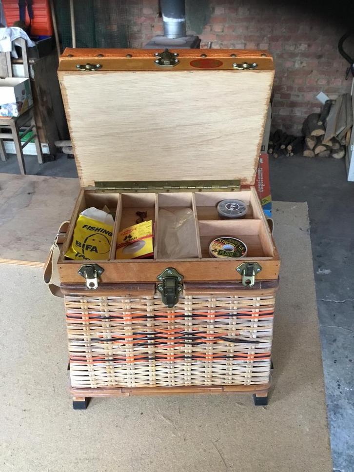 Retro visbak, Watersport en Boten, Hengelsport | Algemeen, Zo goed als nieuw, Ophalen