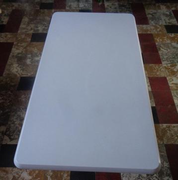 table de salon  beschikbaar voor biedingen