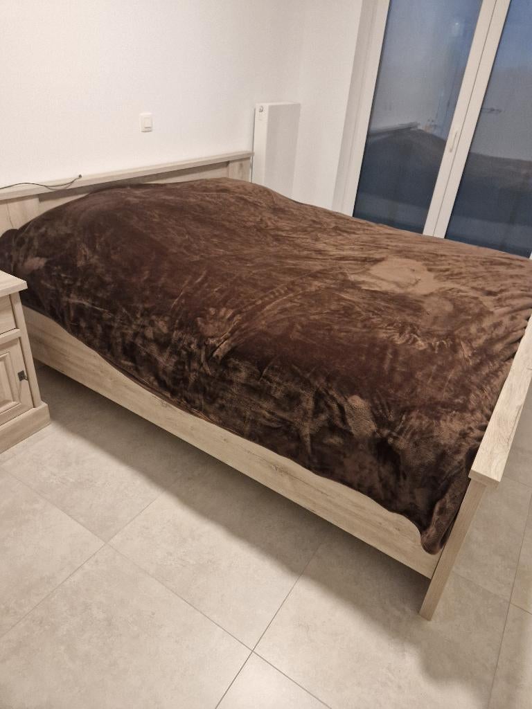 bed, Comme neuf, Brun, Enlèvement, 180 cm