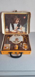 Vintage oranje nursing poppen koffer caroline  , jaren '70 ., Ophalen of Verzenden, Zo goed als nieuw