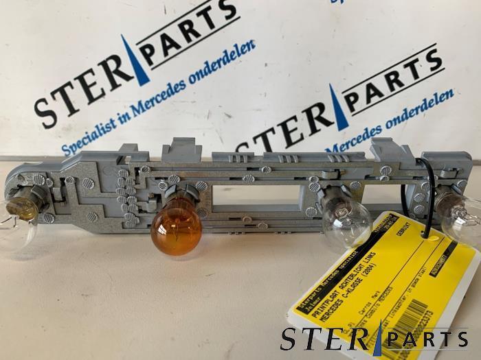 Circuit imprimé feu arrière gauche d'un Mercedes C-Klasse, Autos : Pièces & Accessoires, Éclairage, Mercedes-Benz, Utilisé, 3 mois de garantie