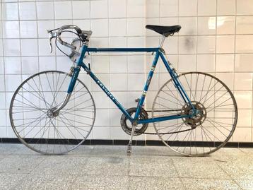 Vintage retro Peugeot koersfiets beschikbaar voor biedingen