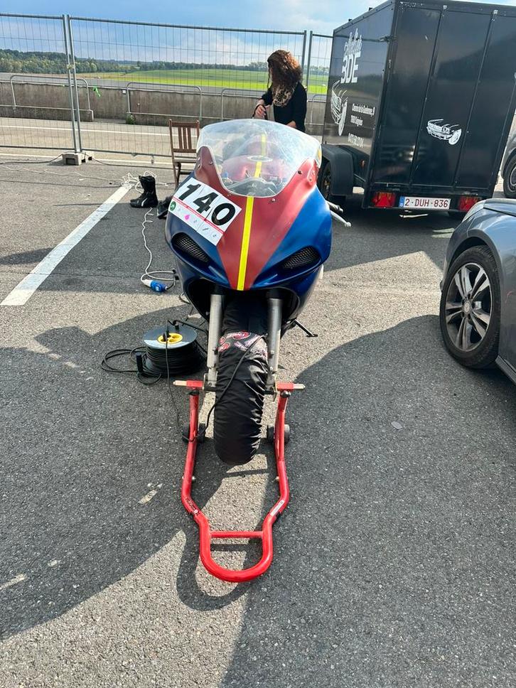 Suzuki gsx-r 600 k1 piste, Motoren, Motoren | Suzuki, Particulier, Sport, meer dan 35 kW, 4 cilinders, Motorrijbewijs A, Ophalen