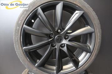 Tesla Model 3 Velgen 19 Inch Winterbanden 7MM beschikbaar voor biedingen