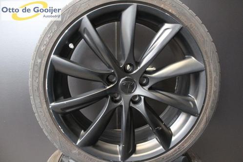 Tesla Model 3 Velgen 19 Inch Winterbanden 7MM, Auto-onderdelen, Banden en Velgen, Banden en Velgen, Winterbanden, 19 inch, 235 mm