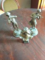 Ensemble de statuettes, Enlèvement