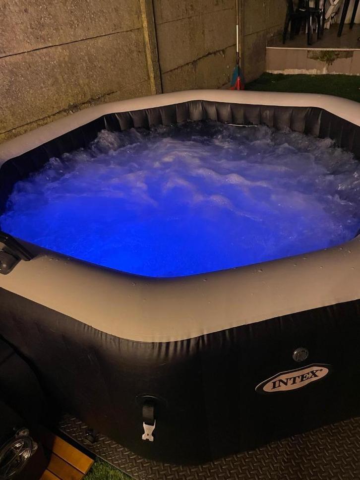 Intex Pure Spa Jacuzzi 6 personen / Wifi, Tuin en Terras, Bubbelbaden en Hottubs, Zo goed als nieuw, Opblaasbaar, Afdekzeil, Grondzeil