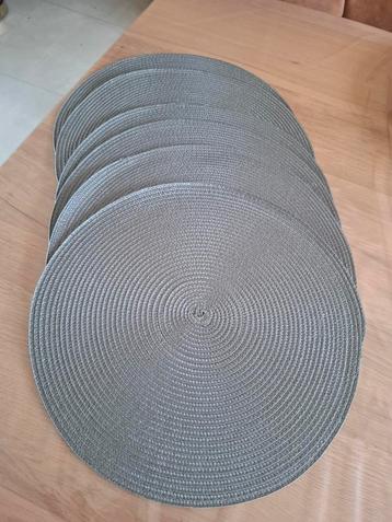 Placemats grijs beschikbaar voor biedingen