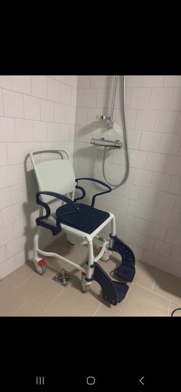 Toiletdouchestoel  beschikbaar voor biedingen