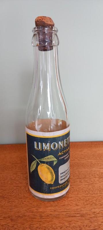 Oude zuiverende limonette-fles  beschikbaar voor biedingen