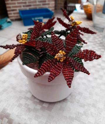 Prachtige plant met bloemen uit kralen in perfecte staat  beschikbaar voor biedingen