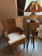 Rotan stoel en rotan staander met lamp, Huis en Inrichting, Stoelen, Ophalen, Gebruikt, Bruin, Riet of Rotan