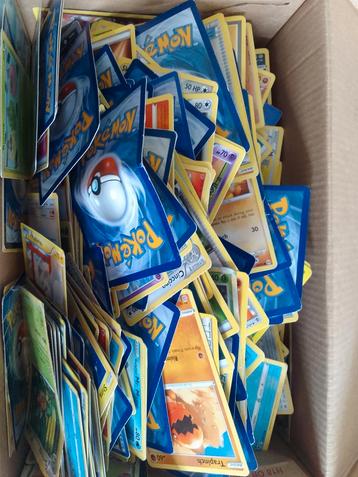 Doos pokemon kaarten beschikbaar voor biedingen