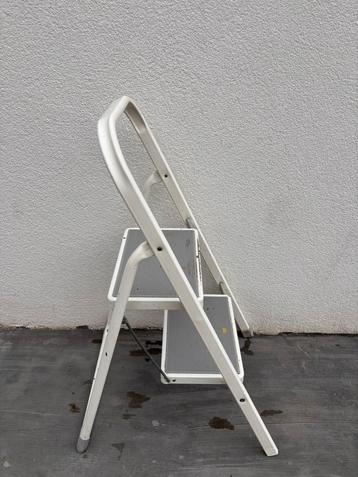 Keuken ladder beschikbaar voor biedingen