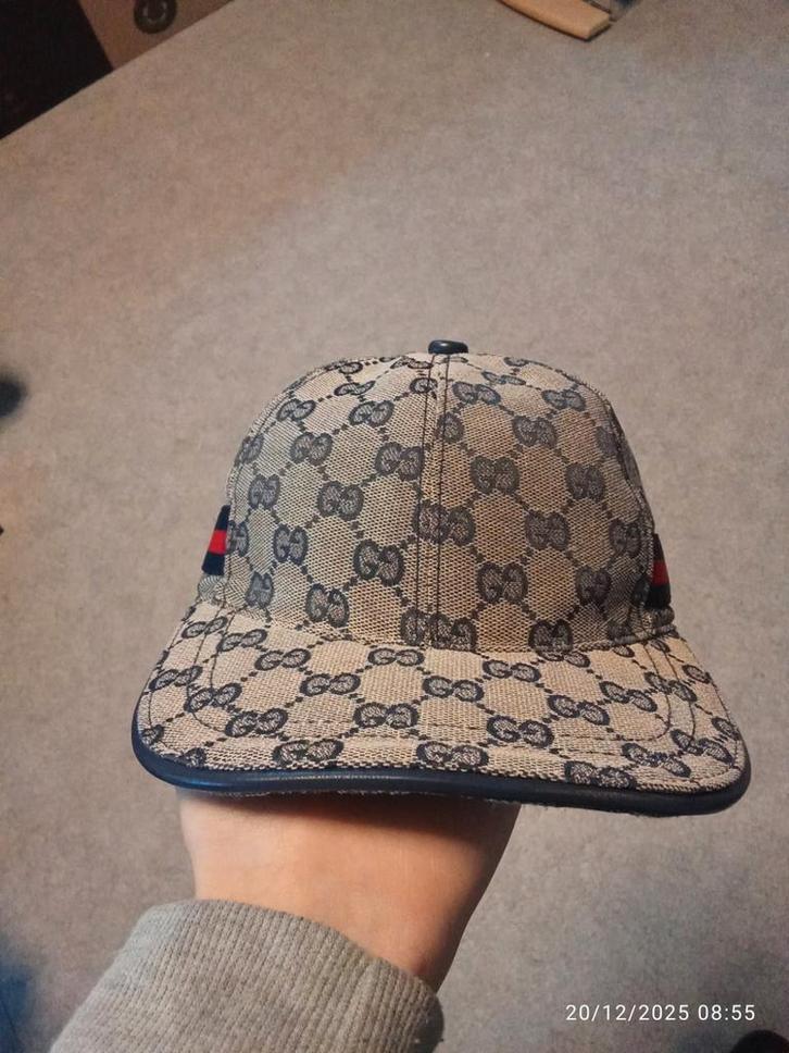 Gucci classique grise AA+, Kleding | Heren, Hoeden en Petten, Zo goed als nieuw, Pet, 57 cm (M, 7⅛ inch) of minder, Ophalen