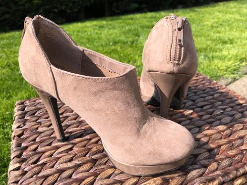 Bottillons pointure 36, Vêtements | Femmes, Chaussures, Comme neuf, Beige