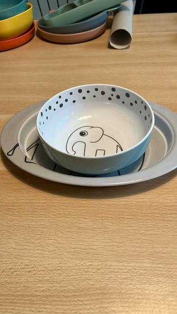 Kom en bord olifant done by deer beschikbaar voor biedingen
