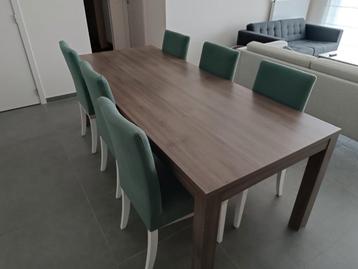 Eetkamer  beschikbaar voor biedingen