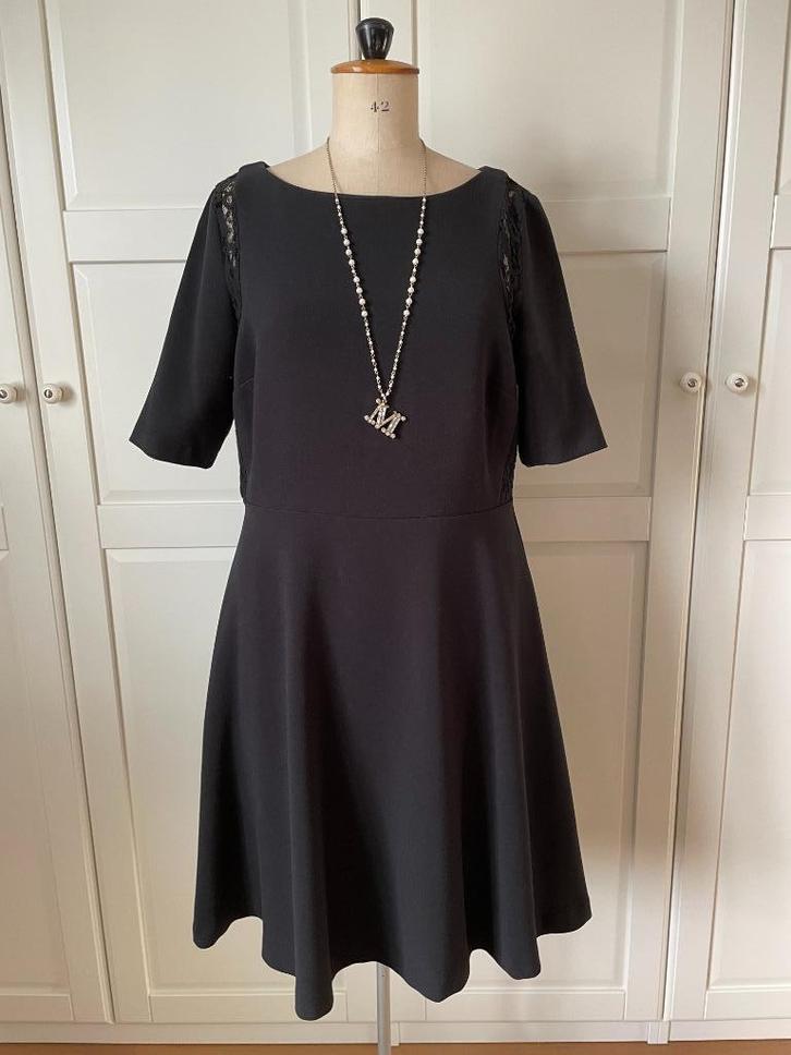 Little Black Dress : Marks & Spencer - Met kant - 40/42, Kleding | Dames, Jurken, Zo goed als nieuw, Maat 42/44 (L), Zwart, Knielengte