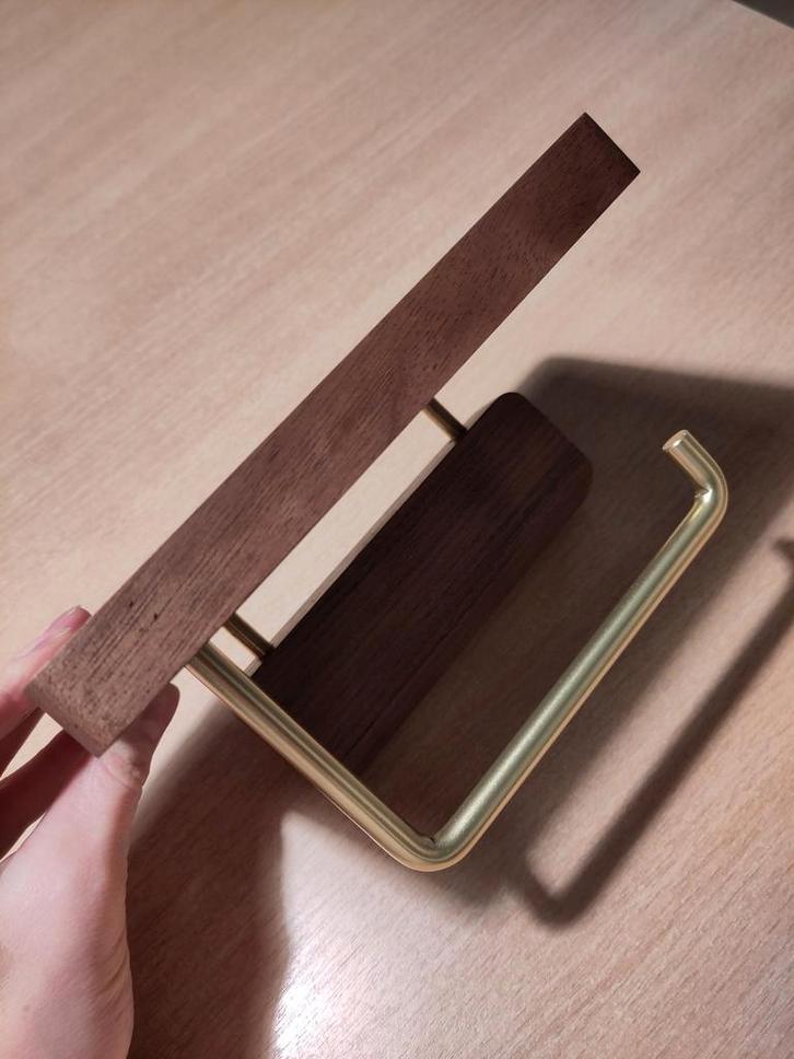 Porte-rouleau de papier toilette doré avec planche en bois -, Maison & Meubles, Maison & Meubles | Autre, Enlèvement ou Envoi