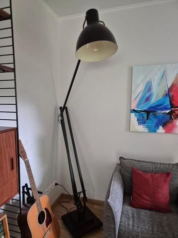 Lampadaire style architecte beschikbaar voor biedingen