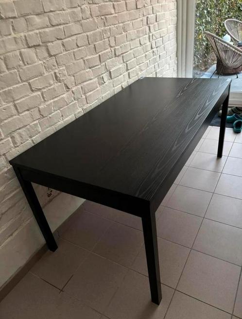 Zwarte uitschuifbare IKEA-eettafel + 6 stoelen, Huis en Inrichting, Tafels | Eettafels, Zo goed als nieuw, Vijf personen of meer