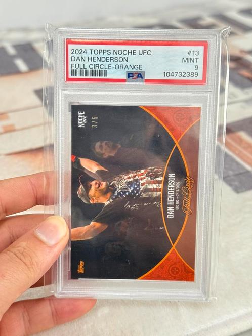 2024 TOPPS NOCHE UFC DAN HENDERSON FULL CIRCLE-ORANGE psa-9, Verzamelen, Sportartikelen en Voetbal, Nieuw, Spelerskaart, Ophalen of Verzenden