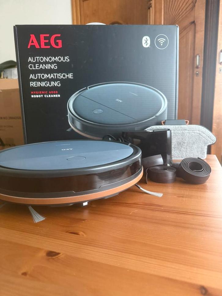 Robotstofzuiger AEG, Elektronische apparatuur, Stofzuigers, Zo goed als nieuw, Robotstofzuiger, Ophalen