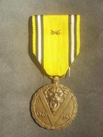 Médaille commémorative 40-45 surcharge de 2 petits sabres, Collections, Armée de terre, Envoi, Ruban, Médaille ou Ailes