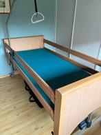 Elektrisch verzorgingsbed + matras - merk Vermeiren, Ophalen, Zo goed als nieuw