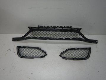 Mercedes-Benz C-Klasse W205 AMG Inleg Voorbumper Inlegset beschikbaar voor biedingen