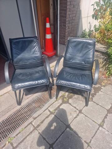 Lederen stoelen beschikbaar voor biedingen