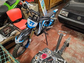 Moto cross 125cc de marque ultra 