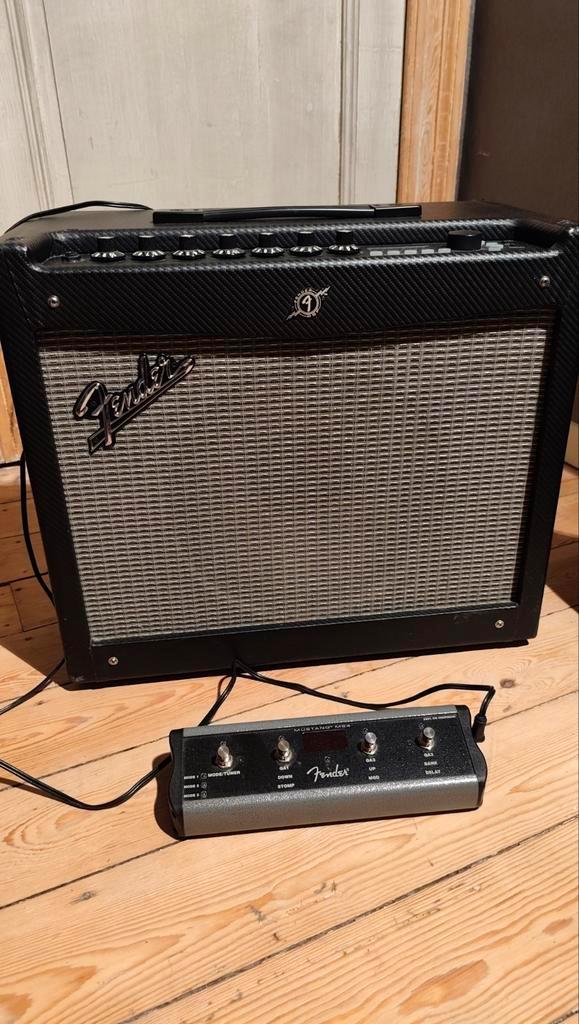Fender Mustang 3 + MGT4 footswitch, Muziek en Instrumenten, Versterkers | Bas en Gitaar, Zo goed als nieuw, Ophalen