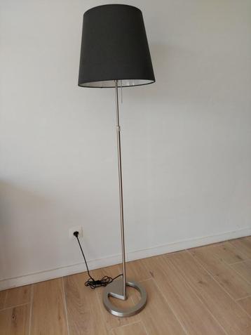Moderne dimbare staanlamp inclusief 1 lamp beschikbaar voor biedingen