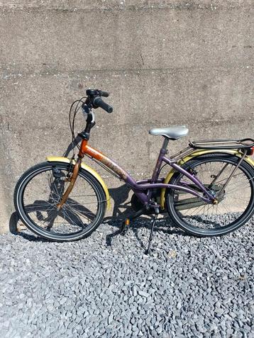 Meisjesfiets met torpedo. beschikbaar voor biedingen