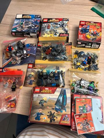 Lot de Lego super-héros Marvel / DC beschikbaar voor biedingen