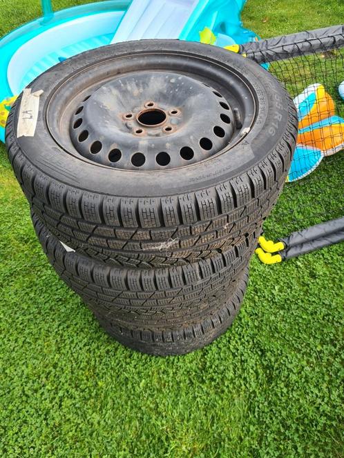 Set van 4 winterbanden Pirelli Winter 210 Sottozero Serie 2, Auto-onderdelen, Banden en Velgen, Band(en), Winterbanden, 16 inch
