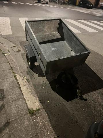 Kleine aanhangwagen beschikbaar voor biedingen