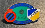 Pin Club Brugge FC Bruges 2000 01 APOEL NICOSIE, Comme neuf, Sport, Enlèvement ou Envoi, Insigne ou Pin's