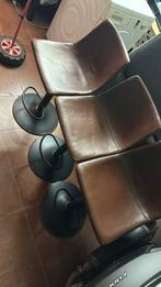 3 bruine barkrukken uit de 12e eeuw, 3 krukken, Ophalen, Zo goed als nieuw