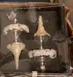 Kerst doos met 2 hangertjes enkele keren gebruikt voor 1 eu, Diversen, Ophalen, Zo goed als nieuw