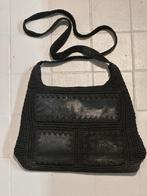 Vintage Gebreien Handtas met lederen stukken lapjes, Handtassen en Accessoires, Tassen | Rugtassen, Overige merken, Minder dan 30 cm