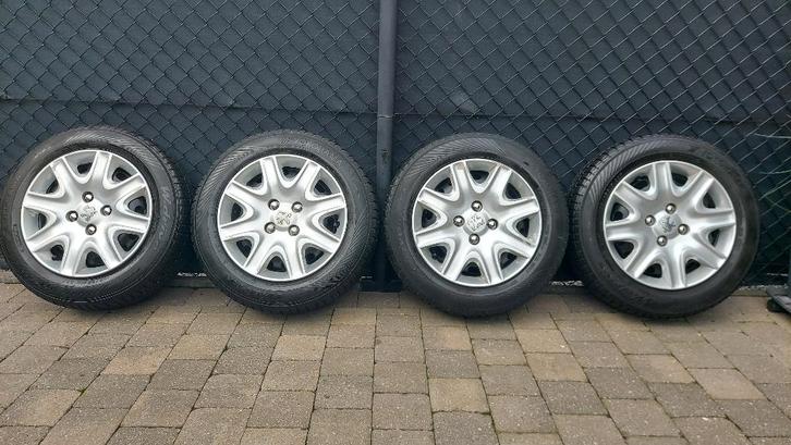 STALEN VELGEN 4X108 INCL M+S BANDEN YOKOHAMA!!!, Auto-onderdelen, Banden en Velgen, Band(en), All Season, 15 inch, 185 mm, Personenwagen