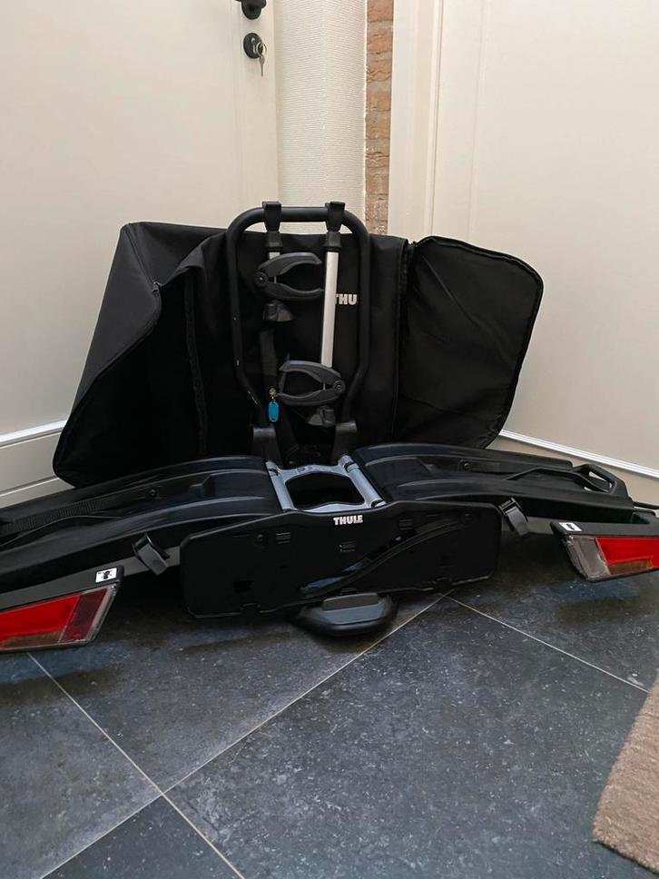 Thule Easyfold XT2 933 et sac de rangement, Autos : Divers, Porte-vélos, Comme neuf, Support d'attelage, 2 vélos, Pneus larges